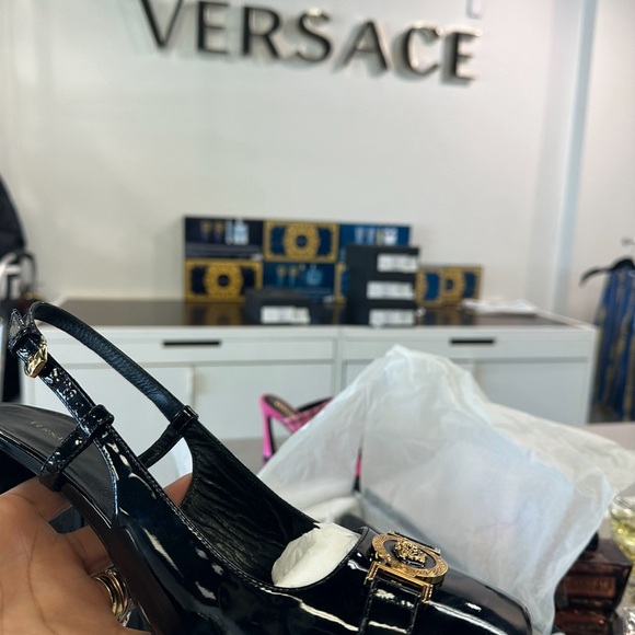Versace Authentic Black & Gold Medusa Vernice Patent Leather Heeled Pumps 38/7.5 - Picture 14 of 14